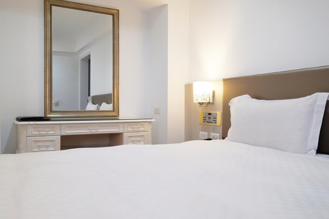 Dynasty Hotel Tainan Buitenkant foto