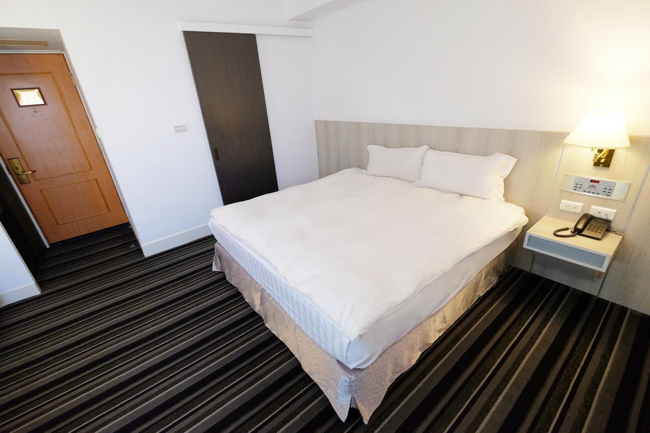 Dynasty Hotel Tainan Buitenkant foto