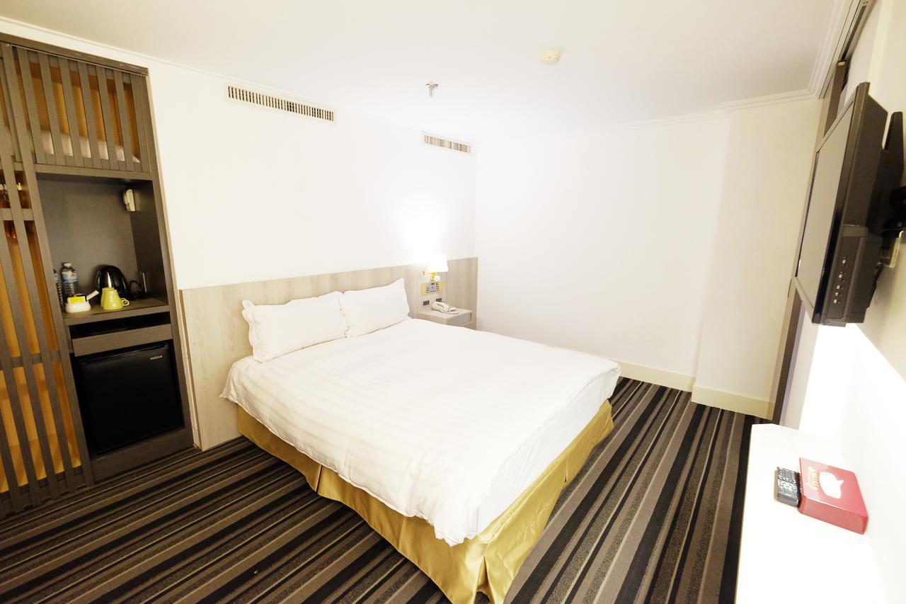 Dynasty Hotel Tainan Buitenkant foto