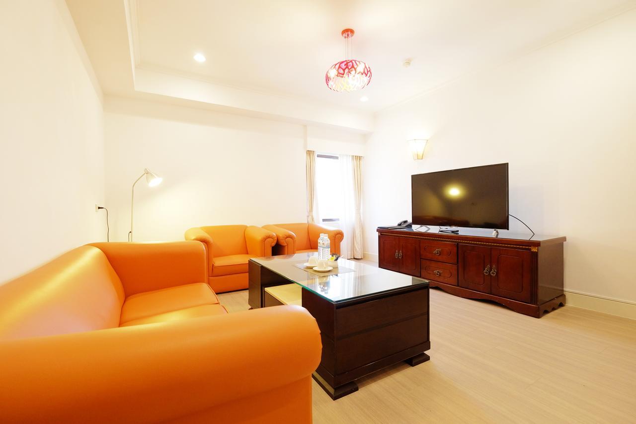 Dynasty Hotel Tainan Buitenkant foto