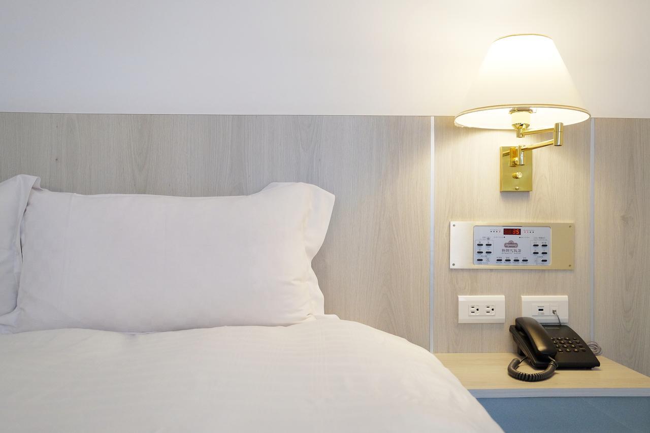 Dynasty Hotel Tainan Buitenkant foto