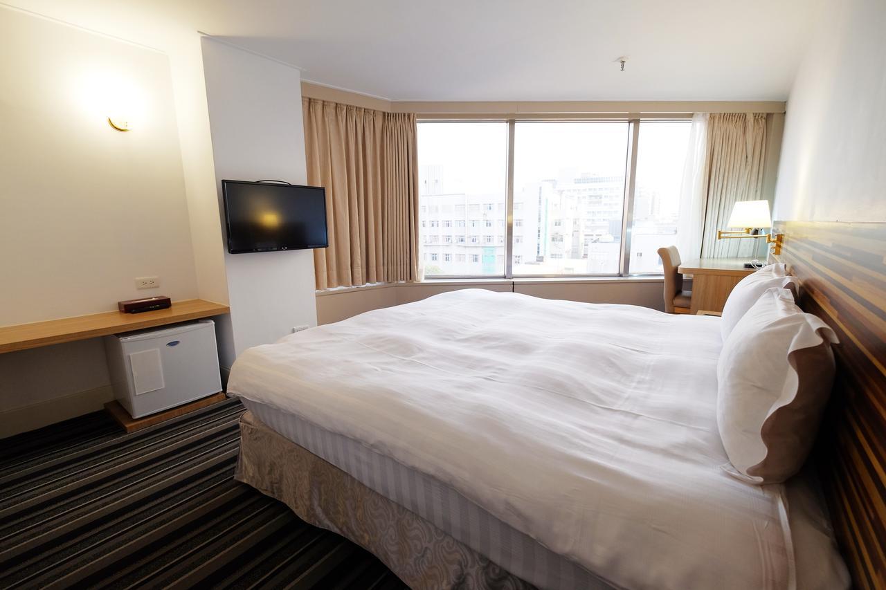 Dynasty Hotel Tainan Buitenkant foto