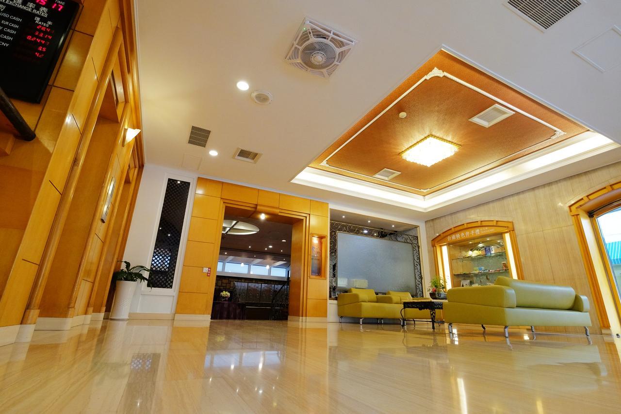 Dynasty Hotel Tainan Buitenkant foto