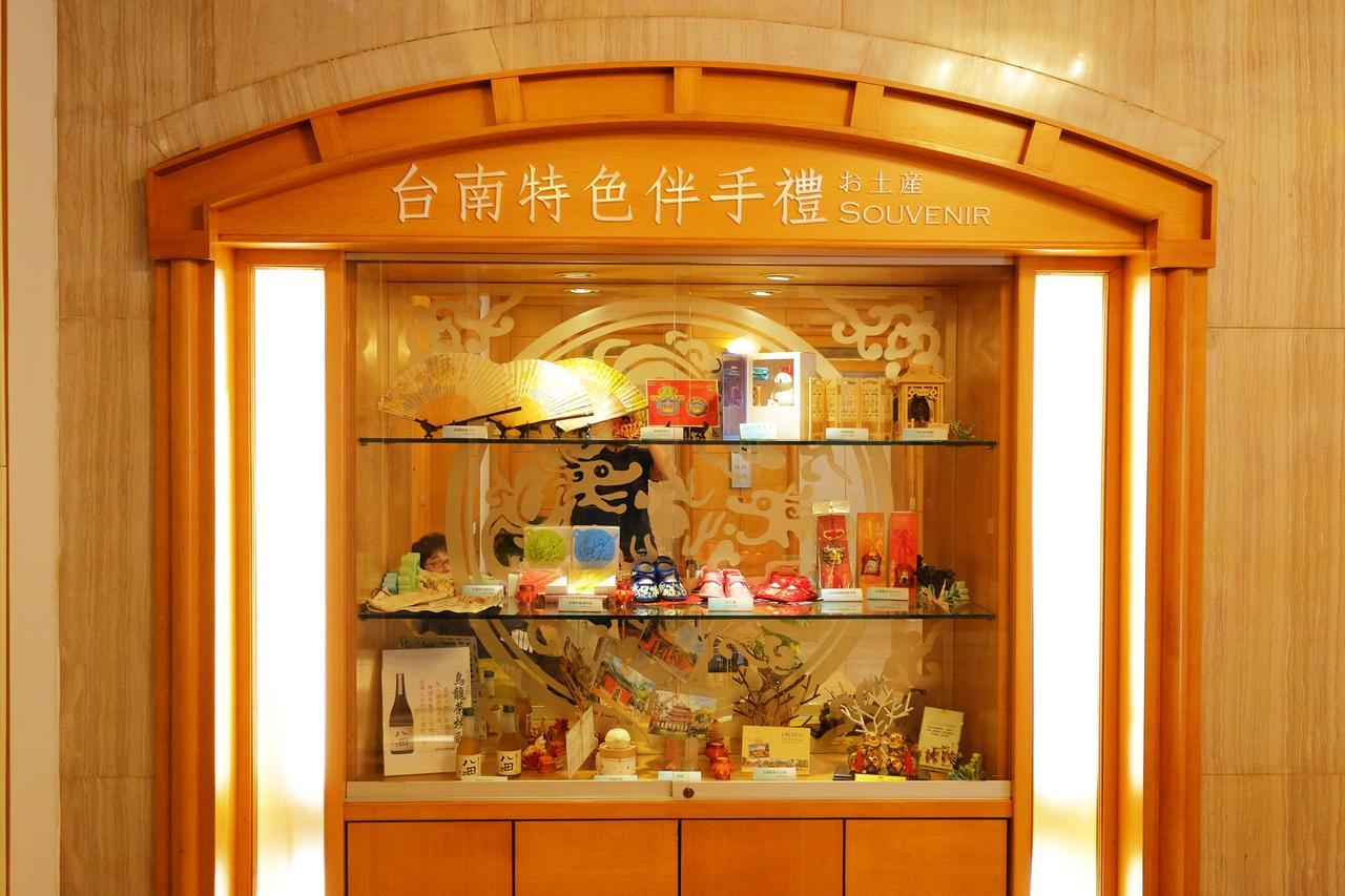 Dynasty Hotel Tainan Buitenkant foto