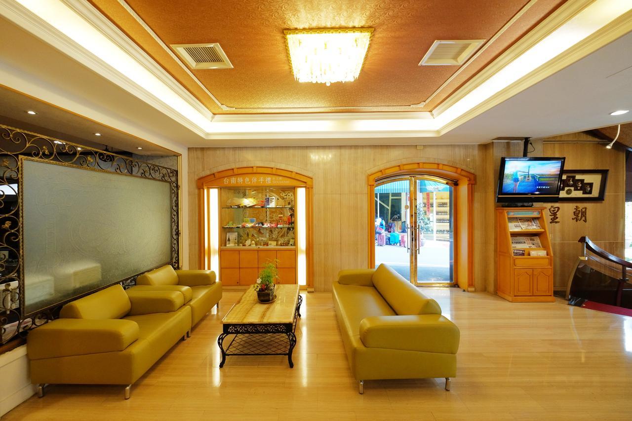 Dynasty Hotel Tainan Buitenkant foto